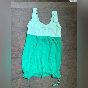 Lululemon Athletica top with elastic bottom